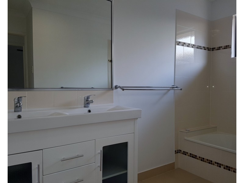 1 WAVE COURT, Kelso QLD 4815