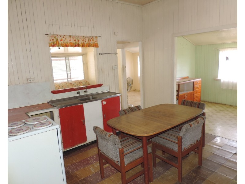 4 TULLY STREET, South Townsville QLD 4810