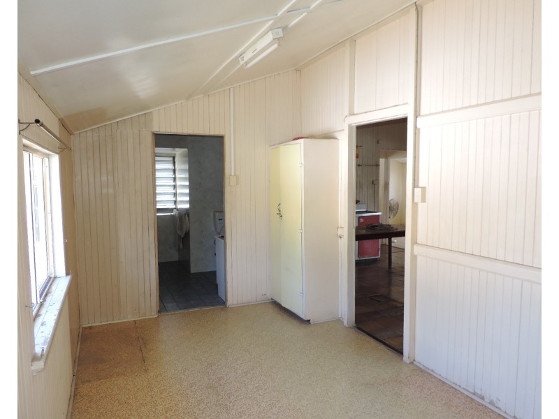 4 TULLY STREET, South Townsville QLD 4810