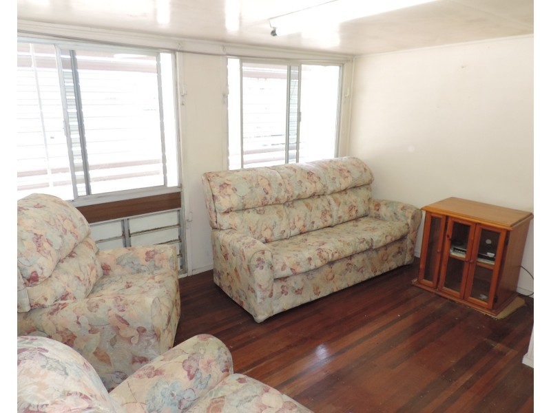 4 TULLY STREET, South Townsville QLD 4810