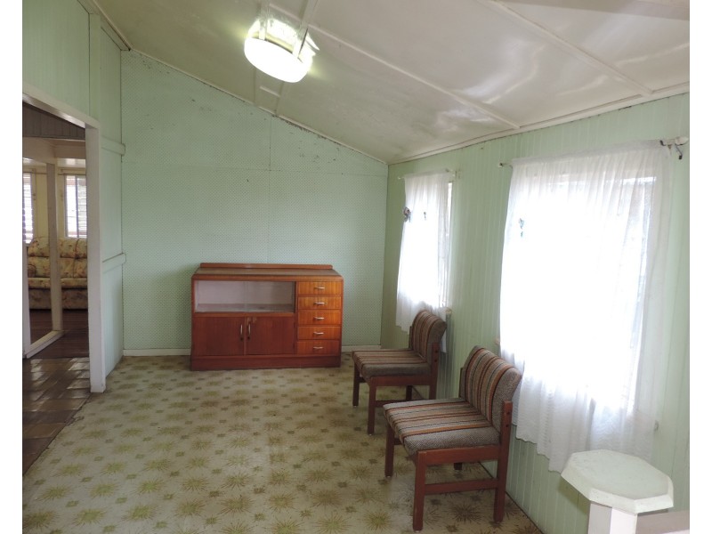 4 TULLY STREET, South Townsville QLD 4810