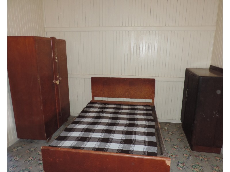 4 TULLY STREET, South Townsville QLD 4810