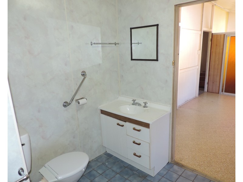 4 TULLY STREET, South Townsville QLD 4810