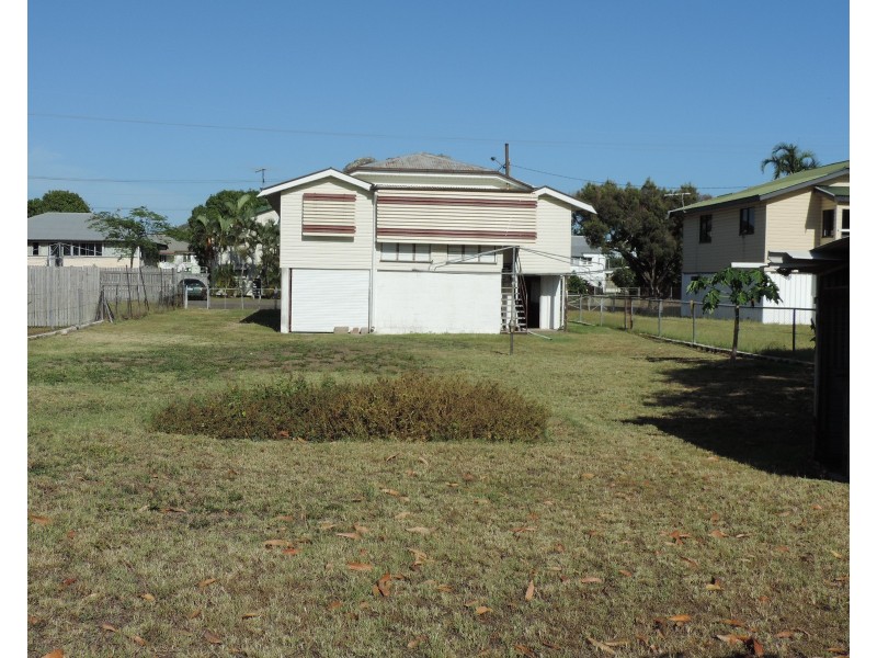 4 TULLY STREET, South Townsville QLD 4810