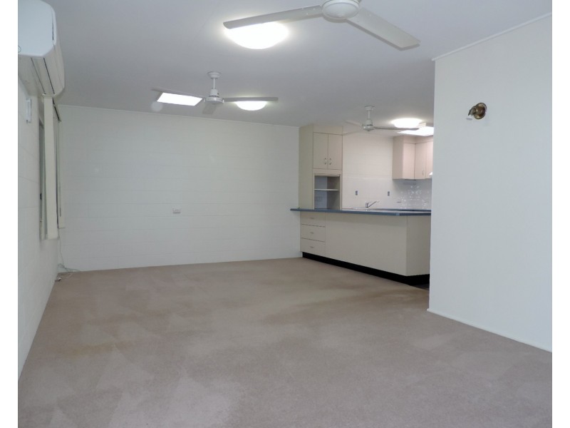 1/35 BAY STREET, Pallarenda QLD 4810