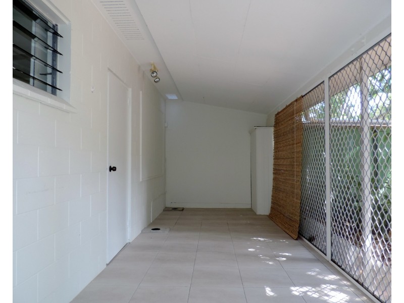 1/35 BAY STREET, Pallarenda QLD 4810