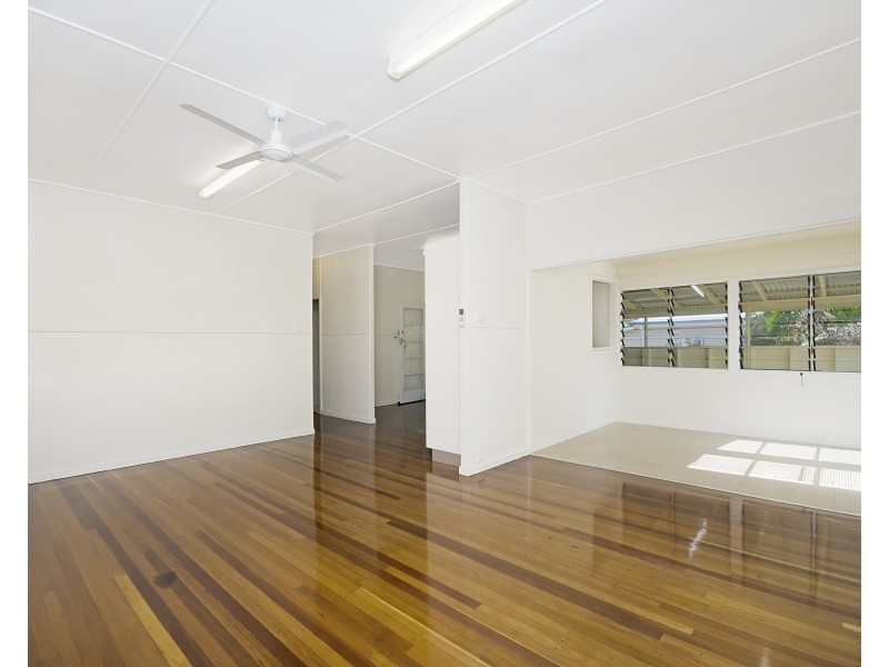 10 BAY STREET, Pallarenda QLD 4810