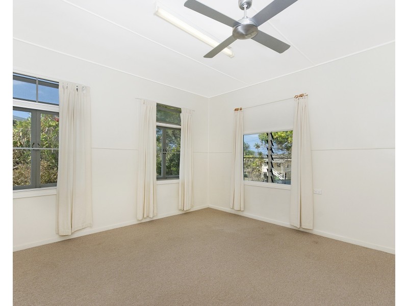 10 BAY STREET, Pallarenda QLD 4810