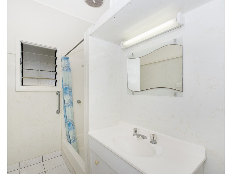 10 BAY STREET, Pallarenda QLD 4810