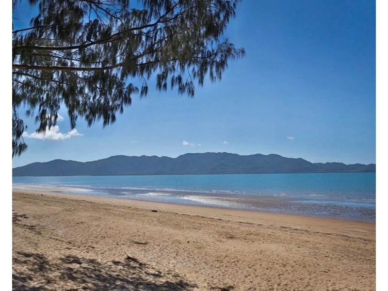 10 BAY STREET, Pallarenda QLD 4810