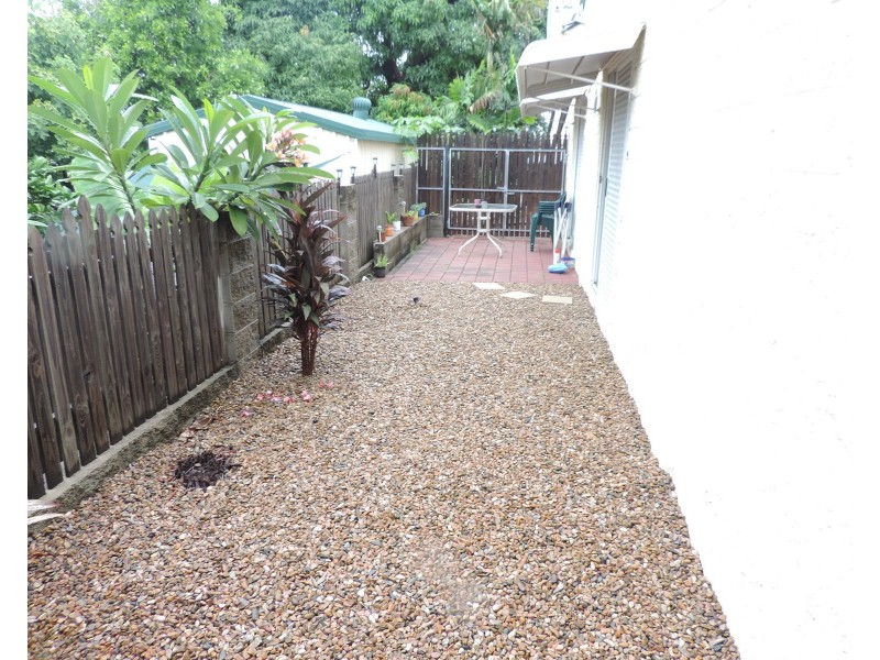 4/27 GREENSLADE STREET, West End QLD 4810