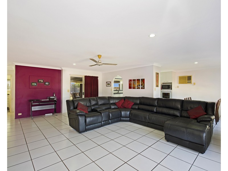 18 REDWOOD AVENUE, Kirwan QLD 4817