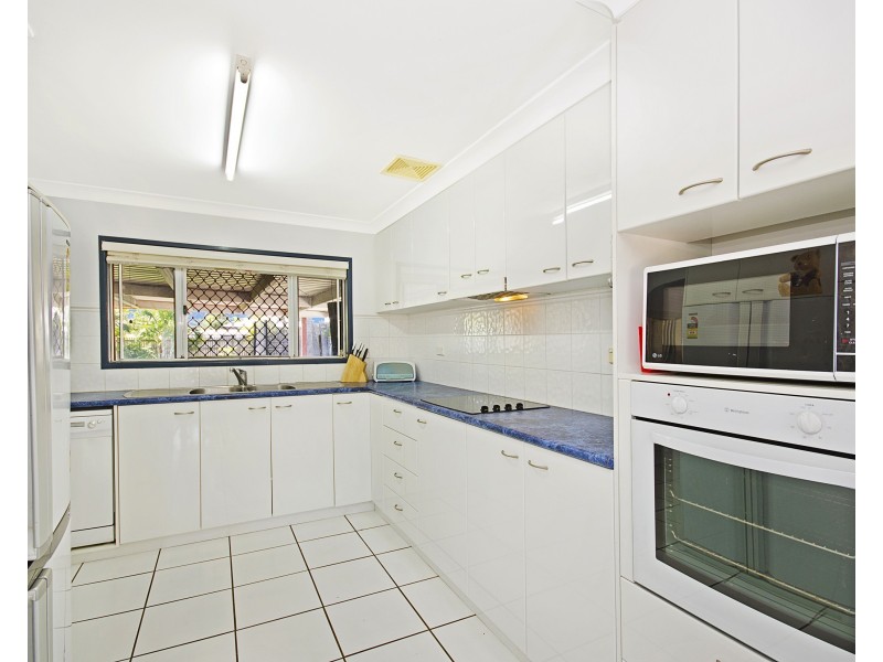 18 REDWOOD AVENUE, Kirwan QLD 4817