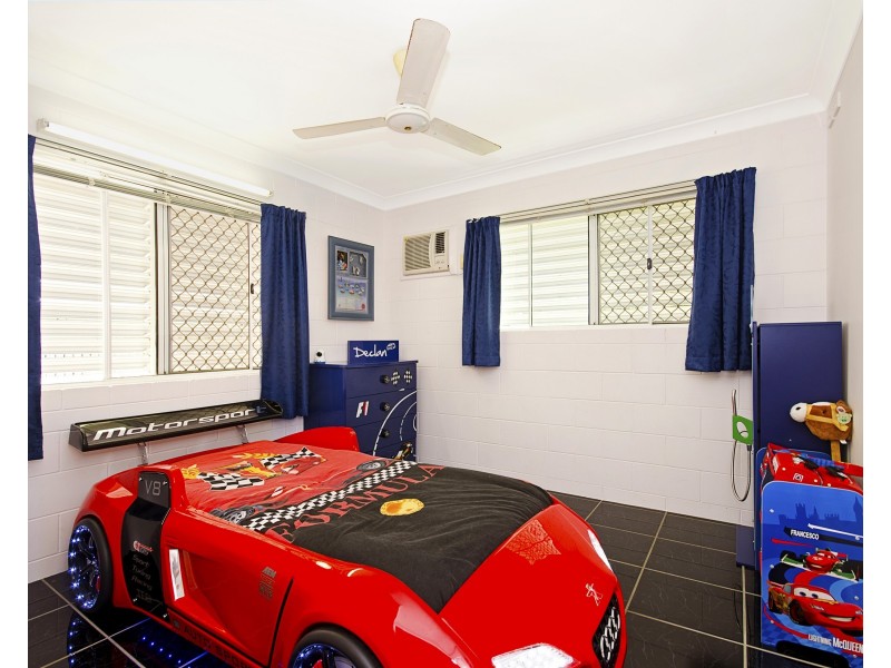 18 REDWOOD AVENUE, Kirwan QLD 4817