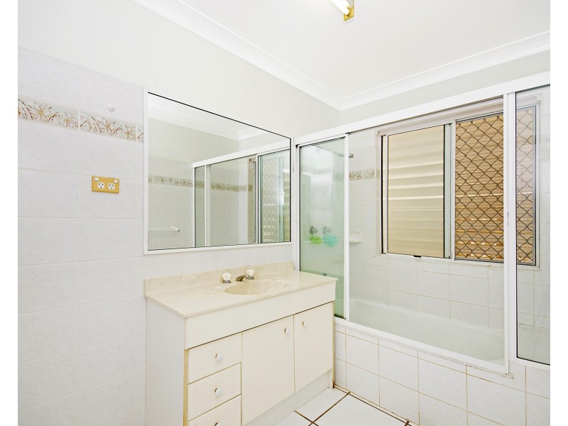 18 REDWOOD AVENUE, Kirwan QLD 4817