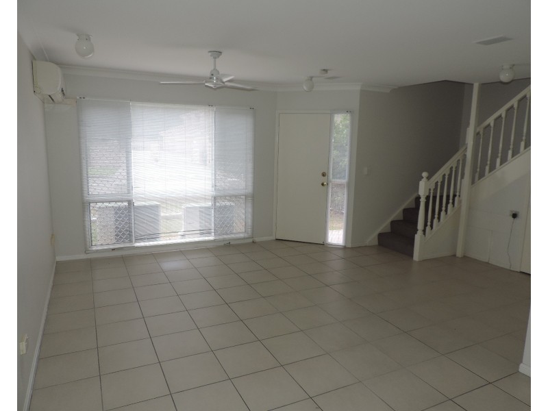 3/15  LOWTH STREET, Rosslea QLD 4812