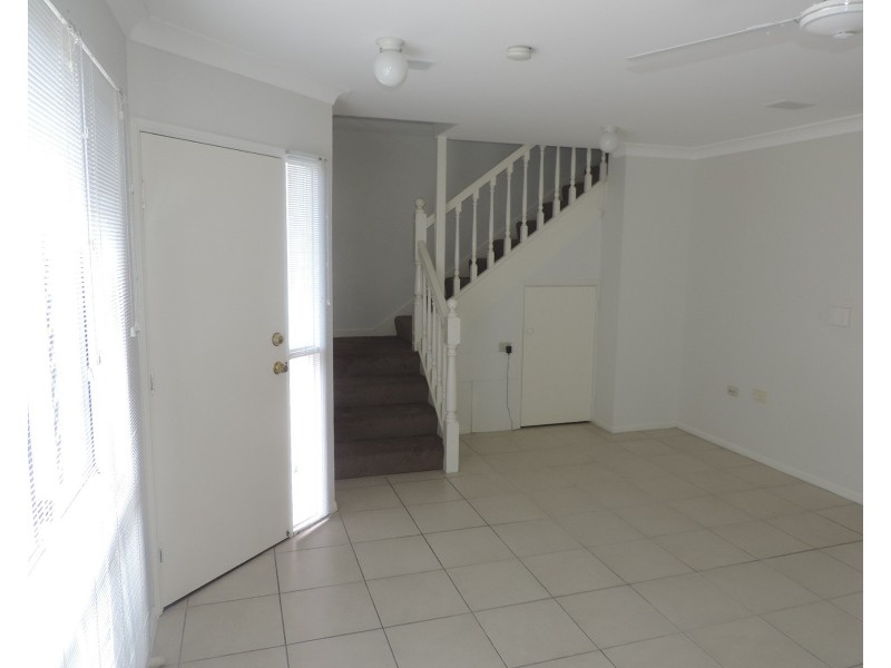 3/15  LOWTH STREET, Rosslea QLD 4812