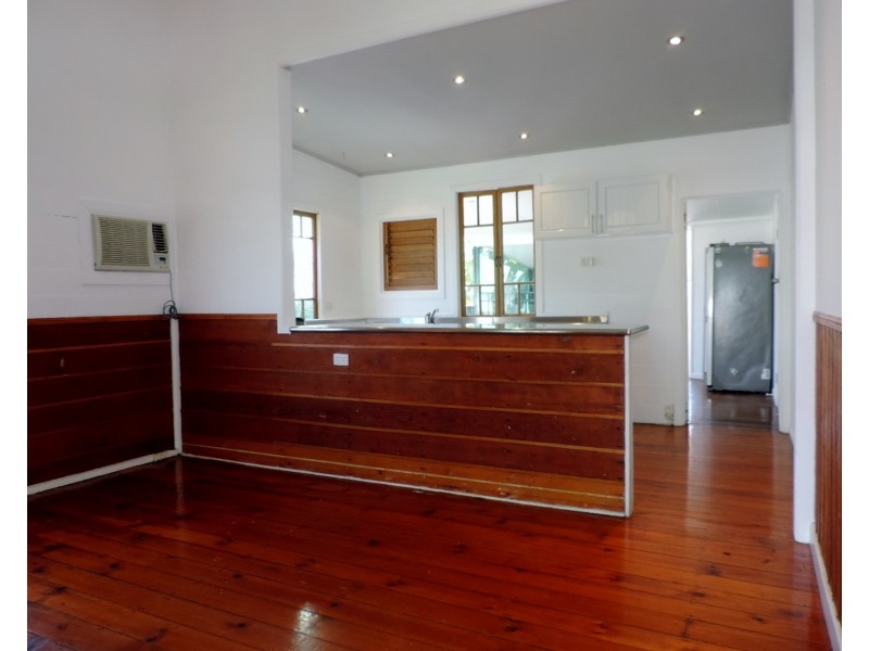 4 Fourth Avenue, South Townsville QLD 4810