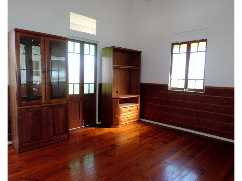 4 Fourth Avenue, South Townsville QLD 4810