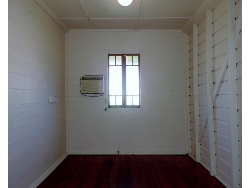 4 Fourth Avenue, South Townsville QLD 4810