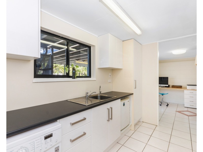 14 SALLOWS STREET, Pallarenda QLD 4810