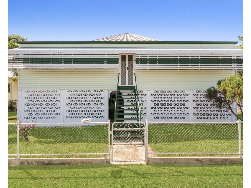 19 TENTH AVENUE, Railway Estate QLD 4810