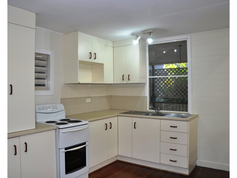 24 GREENSLADE STREET, West End QLD 4810