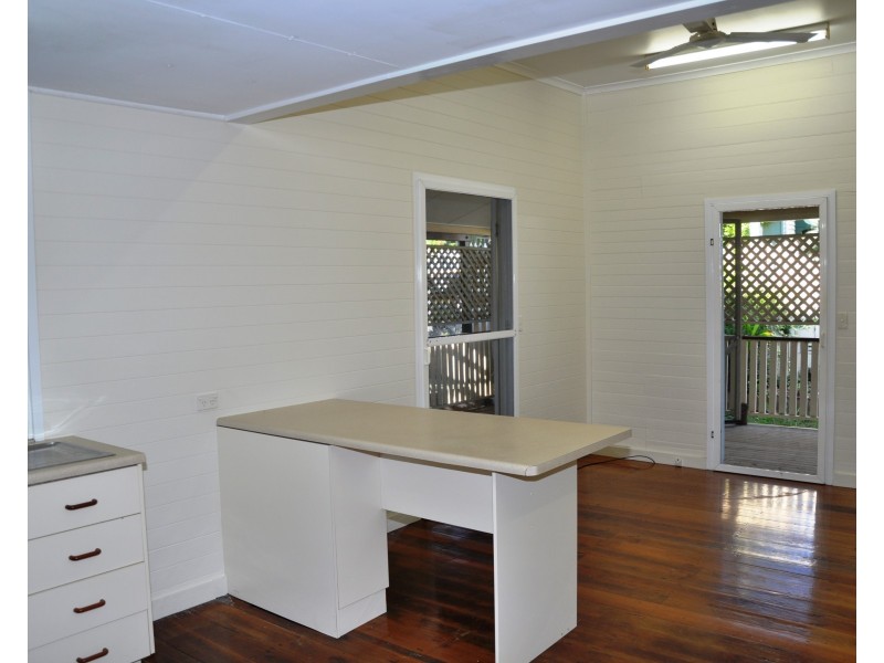 24 GREENSLADE STREET, West End QLD 4810