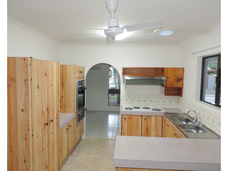 4 YARAI COURT, Mount Louisa QLD 4814