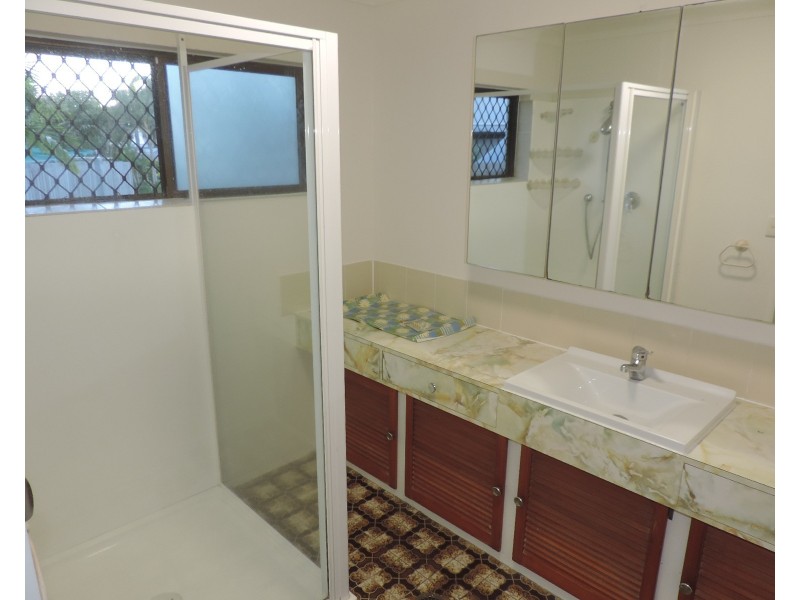 4 YARAI COURT, Mount Louisa QLD 4814