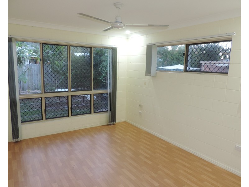 4 YARAI COURT, Mount Louisa QLD 4814