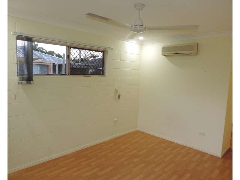 4 YARAI COURT, Mount Louisa QLD 4814