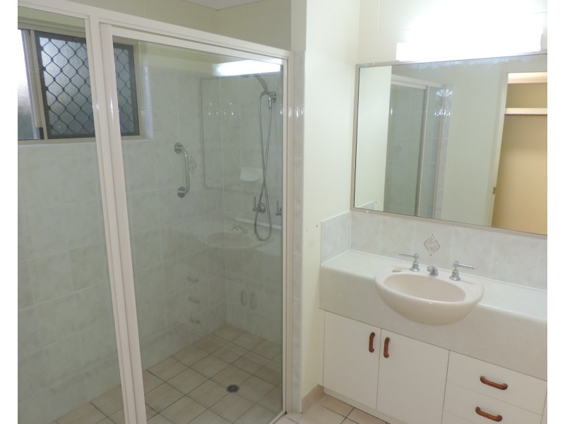 4 YARAI COURT, Mount Louisa QLD 4814