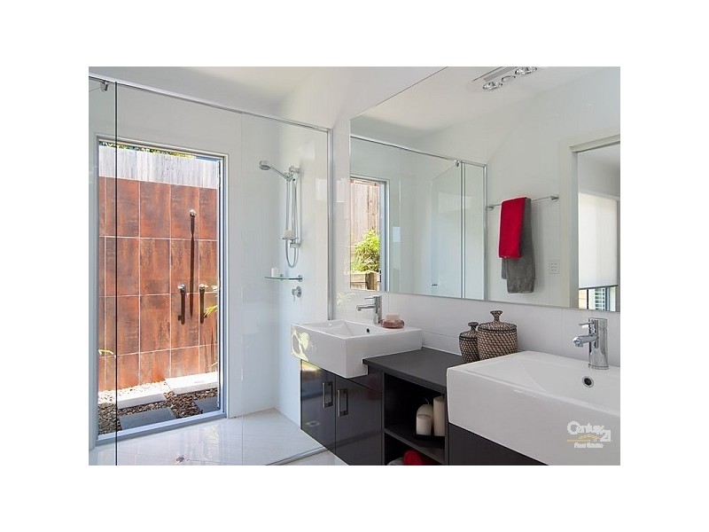 202 The Avenue, Peregian Springs QLD 4573