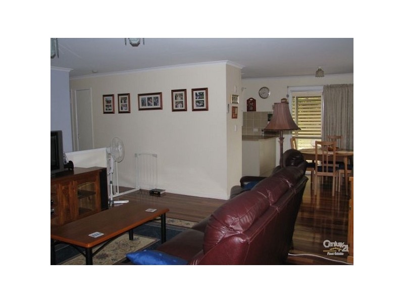 94 Conifer Street, Hillcrest QLD 4118