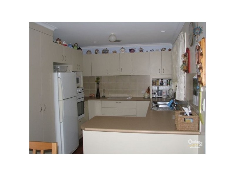 94 Conifer Street, Hillcrest QLD 4118