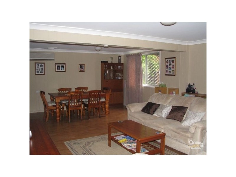 94 Conifer Street, Hillcrest QLD 4118