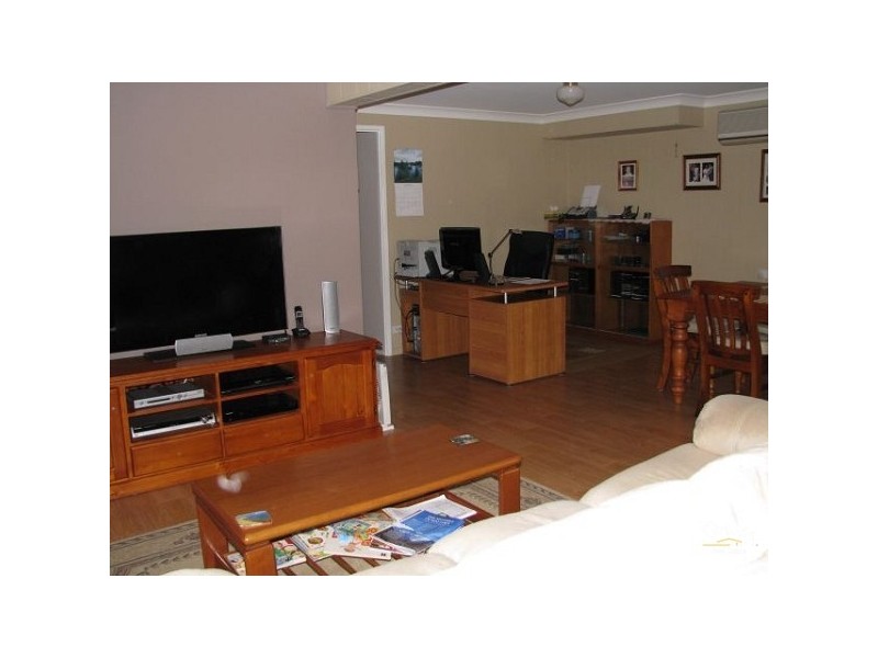 94 Conifer Street, Hillcrest QLD 4118