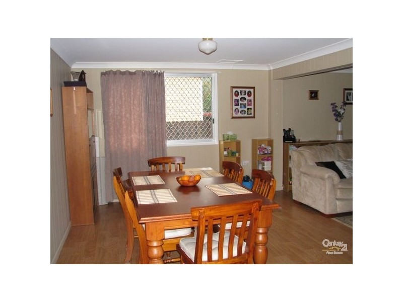 94 Conifer Street, Hillcrest QLD 4118