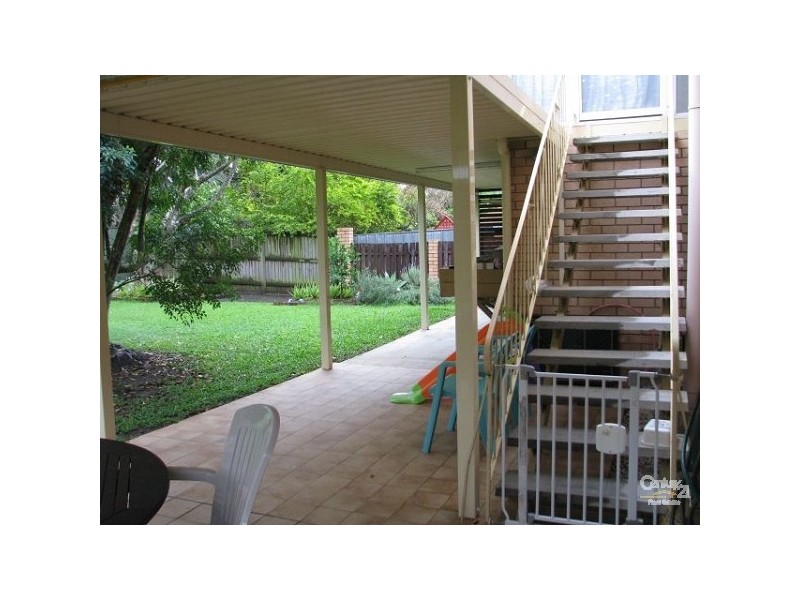 94 Conifer Street, Hillcrest QLD 4118