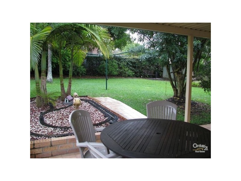 94 Conifer Street, Hillcrest QLD 4118