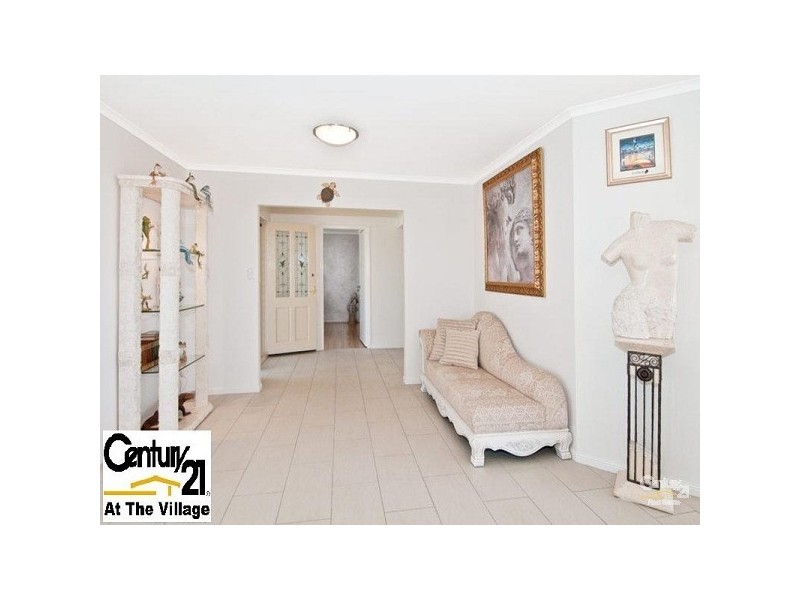 28 Hillside Cres, Edens Landing QLD 4207