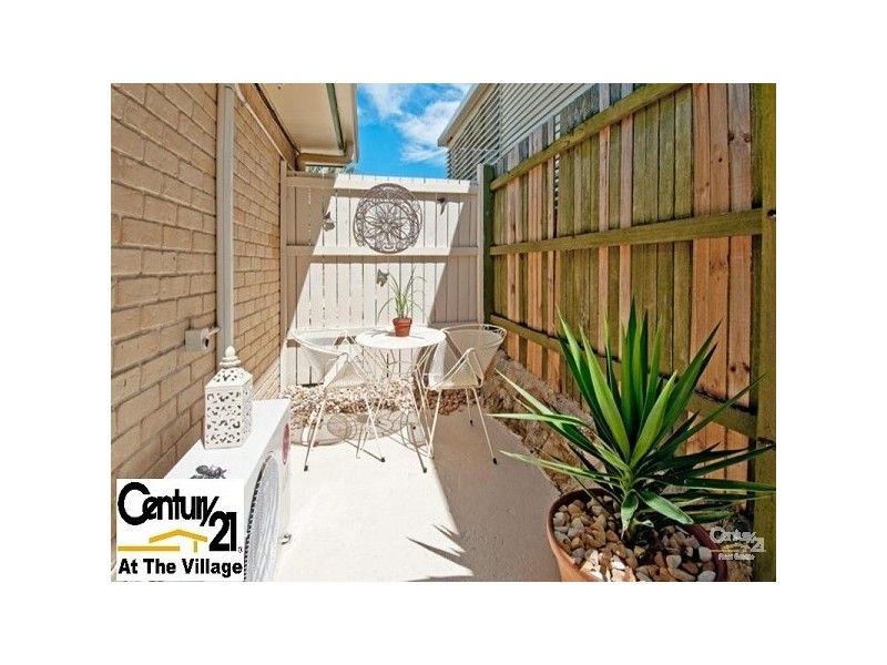 28 Hillside Cres, Edens Landing QLD 4207