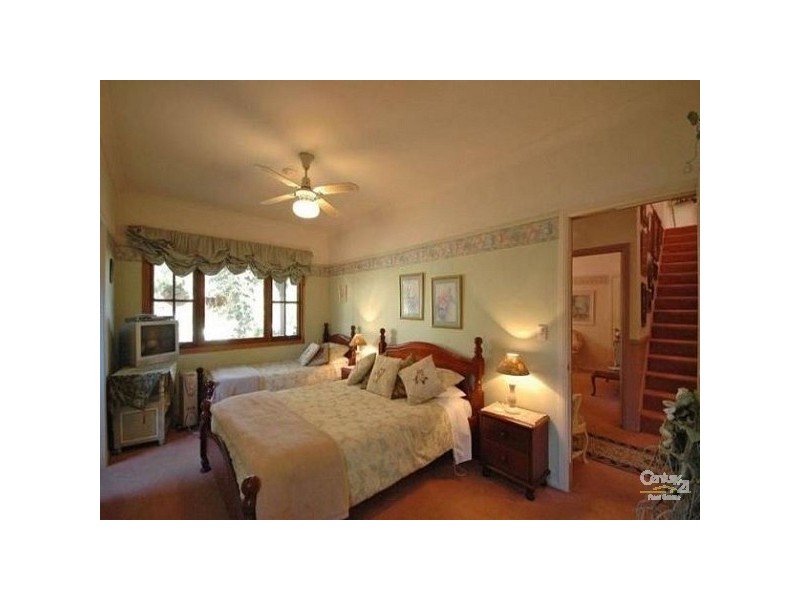 8 Wongawallan Road, Tamborine Mountain QLD 4272