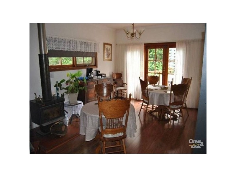 8 Wongawallan Road, Tamborine Mountain QLD 4272