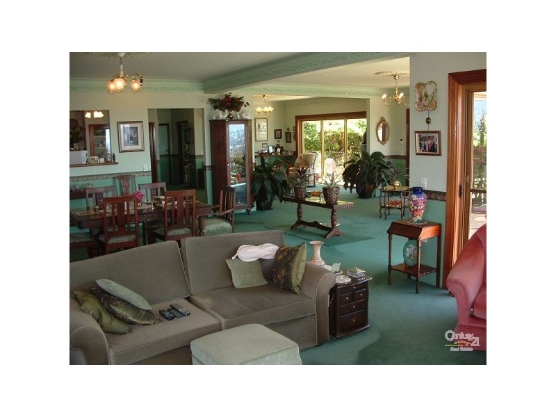 13 Eagles Retreat Place, Tamborine Mountain QLD 4272