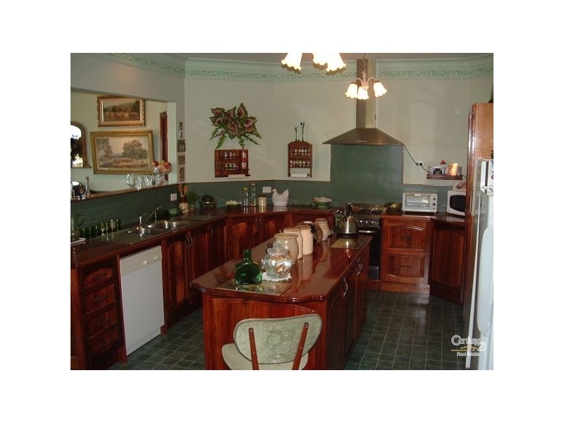 13 Eagles Retreat Place, Tamborine Mountain QLD 4272