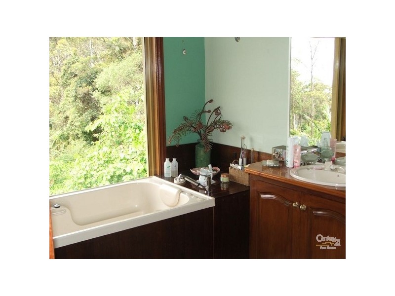 13 Eagles Retreat Place, Tamborine Mountain QLD 4272