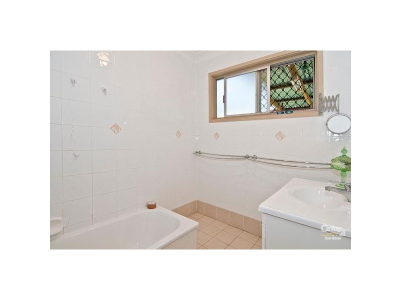 5 Gye St, Hillcrest QLD 4118
