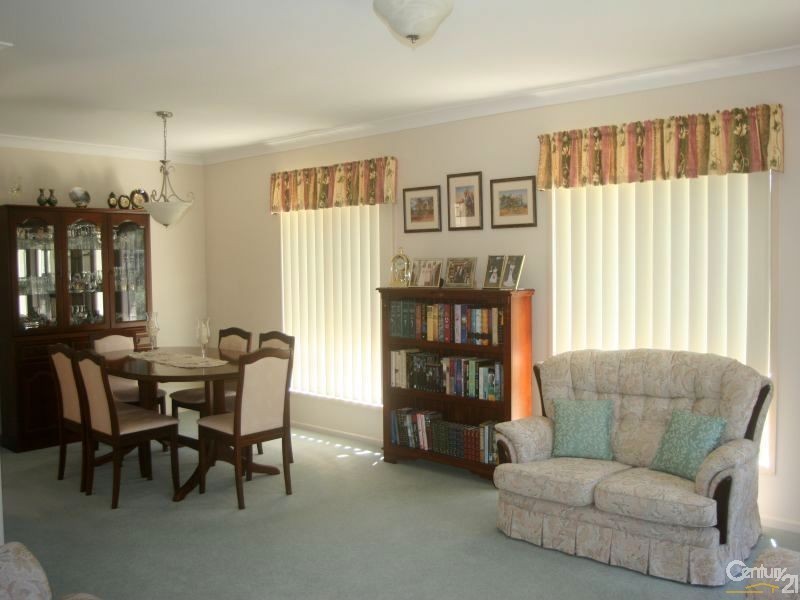 61 Campbell Drive, Kooralbyn QLD 4285